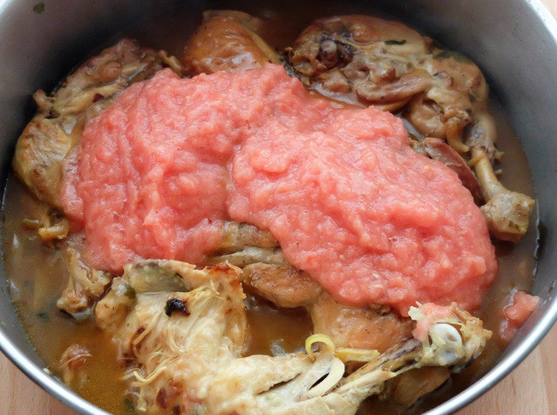 Guiso de pollo con champiñones