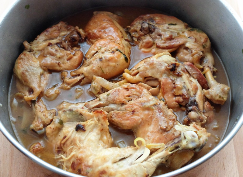 Guiso de pollo con champiñones