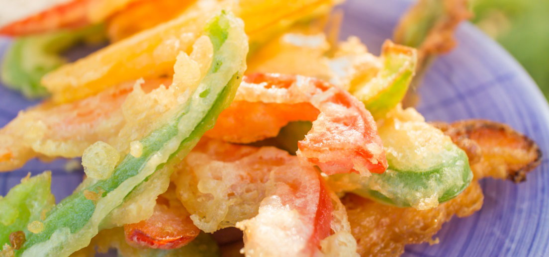 Tempura de verduras con todos los trucos para que quede fina y crujiente
