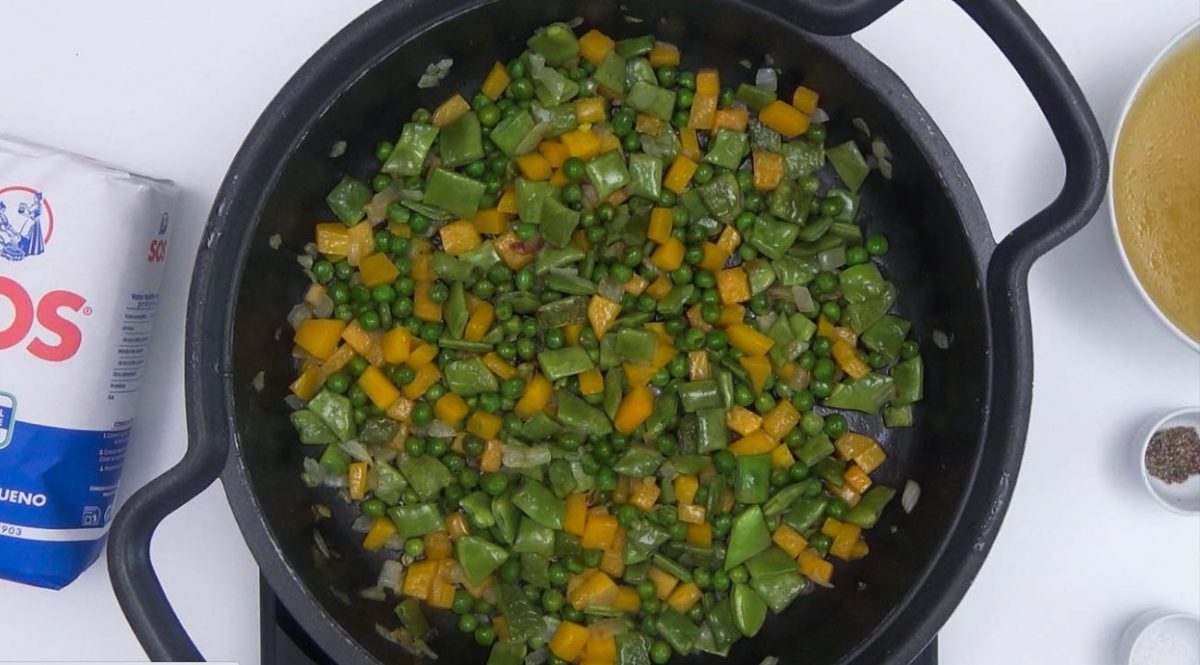 Arroz con verduras. Receta fácil para niños y toda la familia