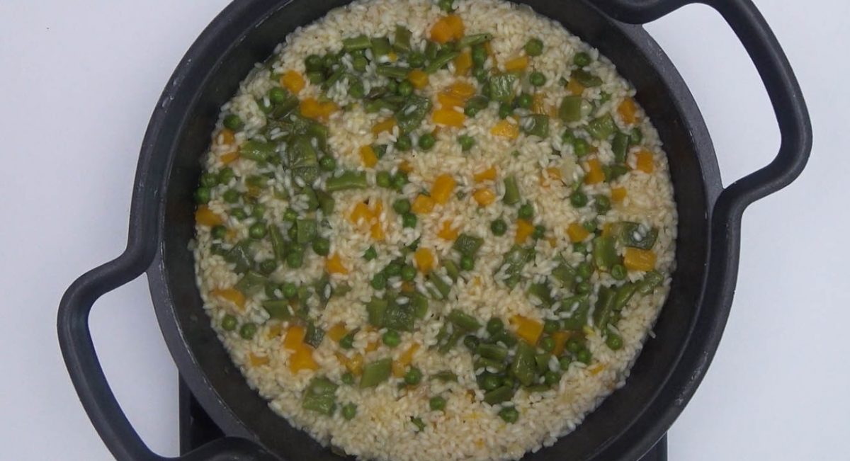 Arroz con verduras. Receta fácil para niños y toda la familia