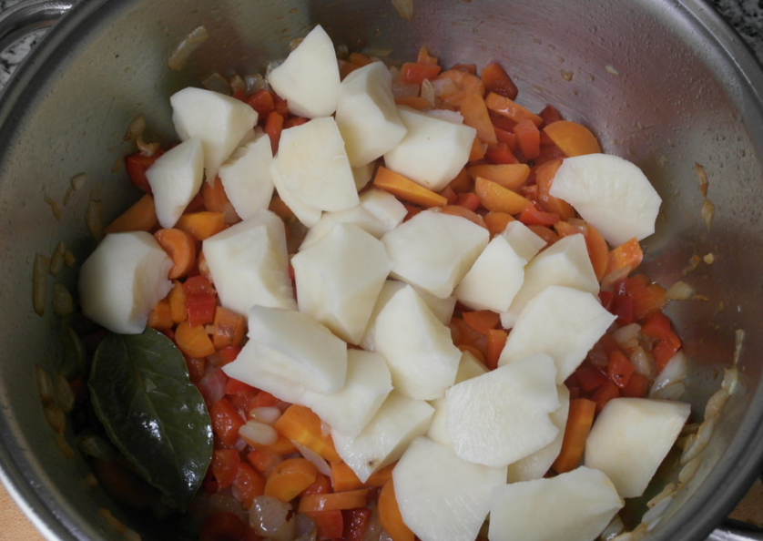 Costillas de cerdo guisadas con patatas