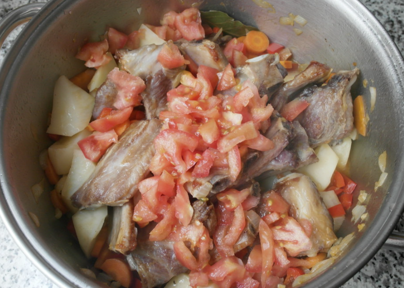 Costillas de cerdo guisadas con patatas
