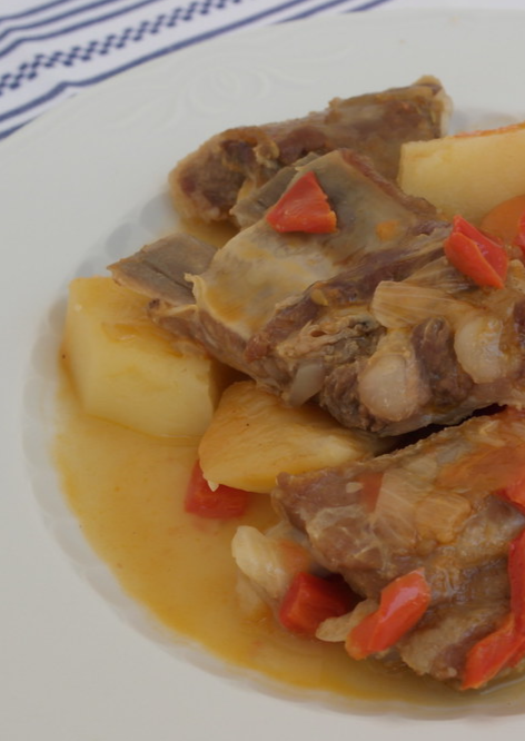 Costillas de cerdo guisadas con patatas