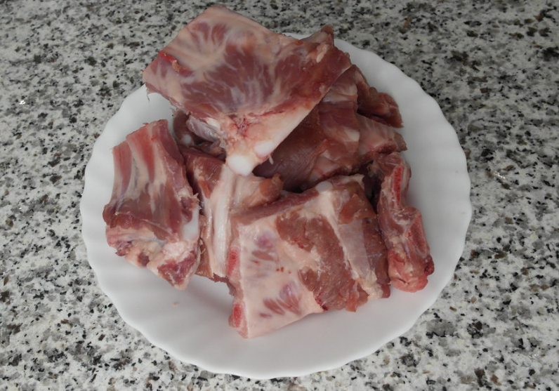 Costillas de cerdo guisadas con patatas