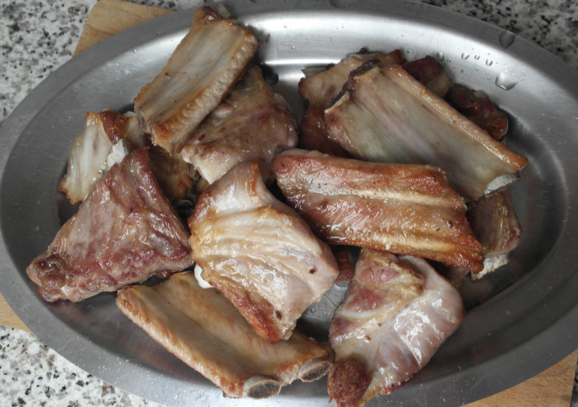 Costillas de cerdo guisadas con patatas