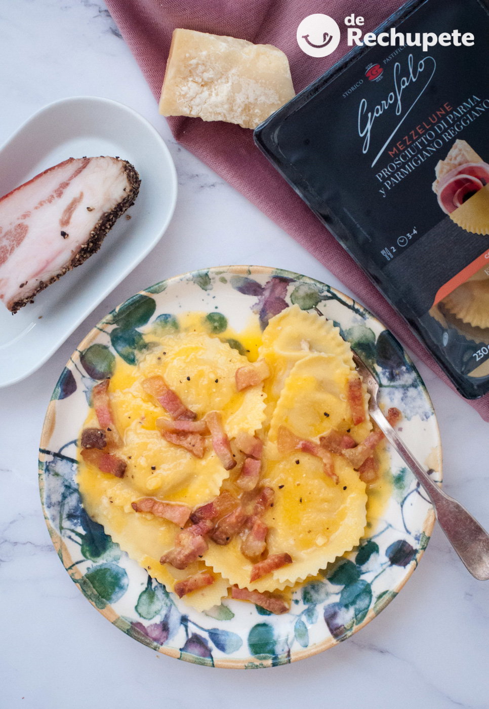 Mezzelune relleno de Prosciutto di Parma y Parmigiano o pasta fresca rellena a la carbonara