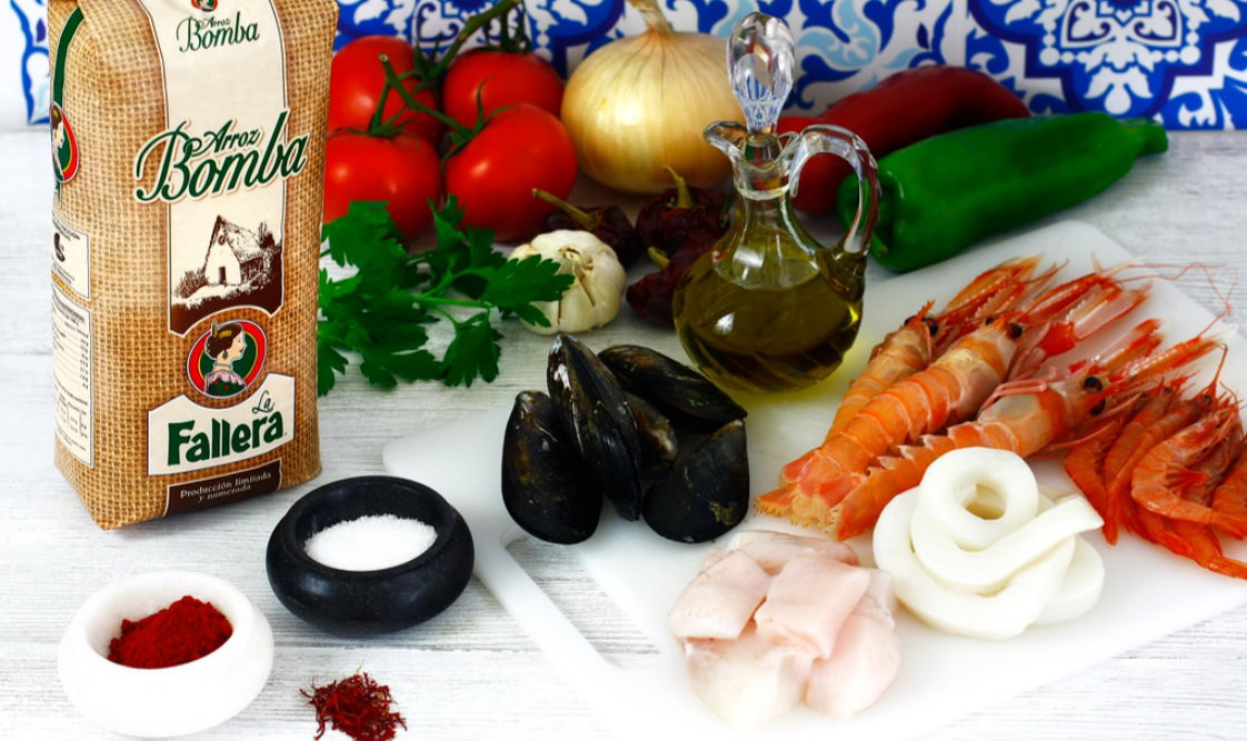 Paella de marisco, arroz tradicional valenciano