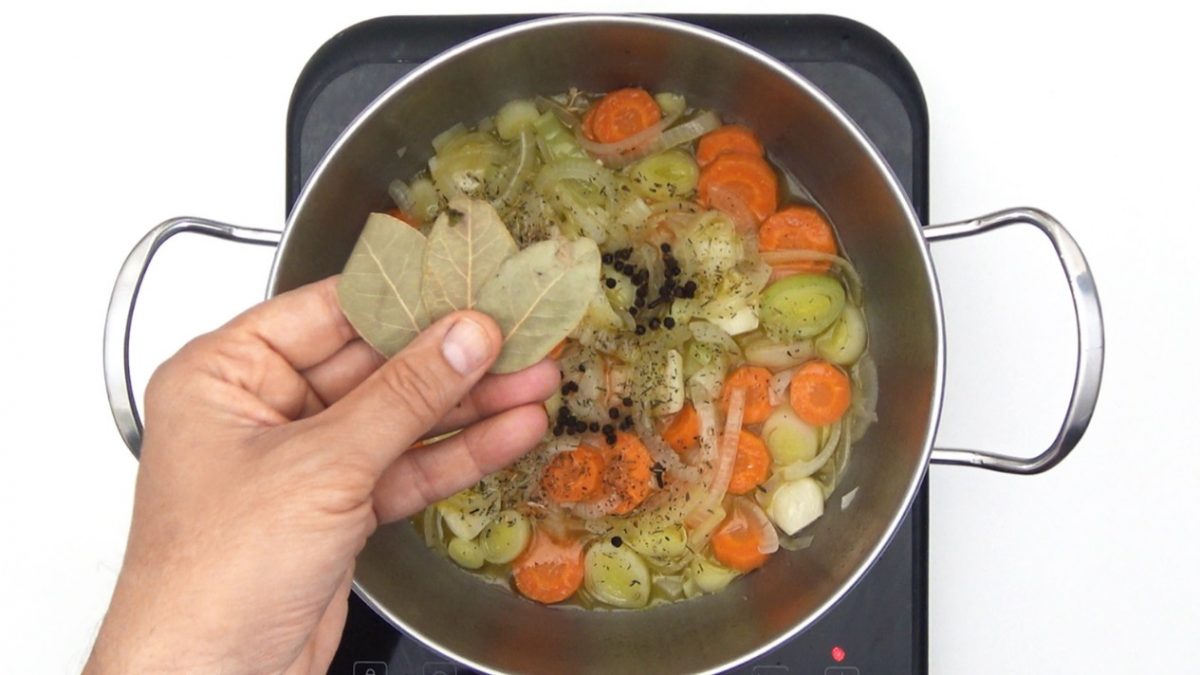 Pollo en escabeche. 2 recetas, al estilo tradicional y en olla exprés