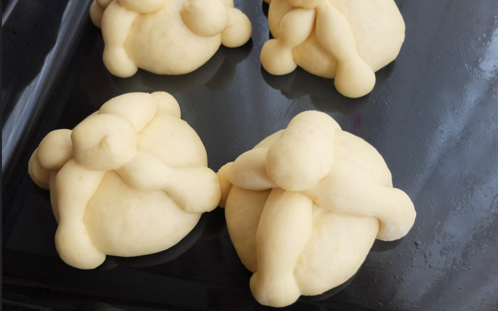 Pan de muertos. receta mexicana para celebrar todos los santos
