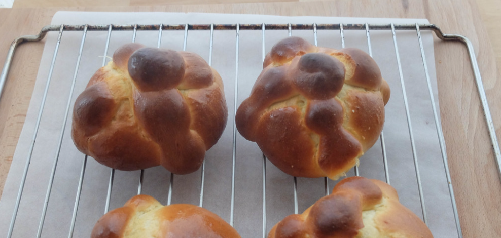 Pan de muertos. receta mexicana para celebrar todos los santos