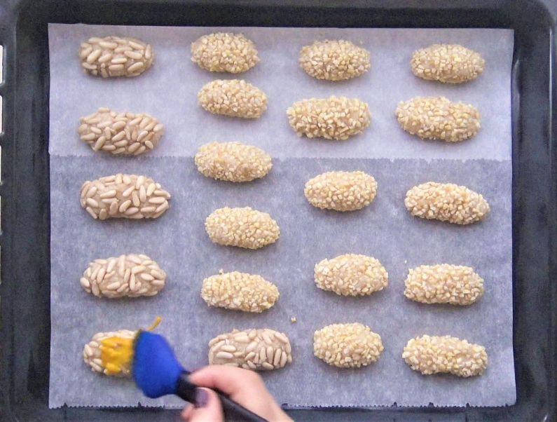 Cómo hacer panellets caseros de piñones, los más tradicionales para Todos los Santos