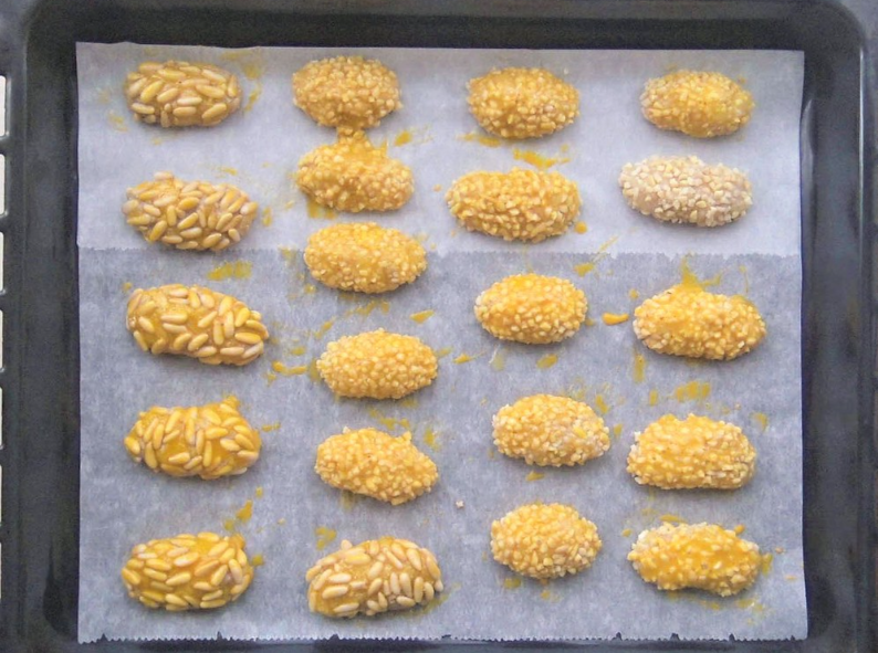 Cómo hacer panellets caseros de piñones, los más tradicionales para Todos los Santos