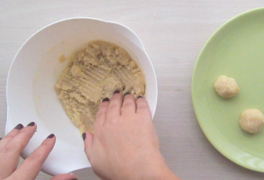 Cómo hacer panellets caseros de piñones, los más tradicionales para Todos los Santos