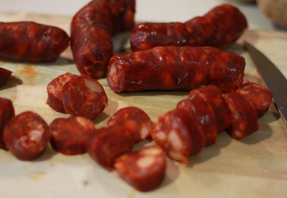 Patatas a la riojana. Receta tradicional de patatas con chorizo