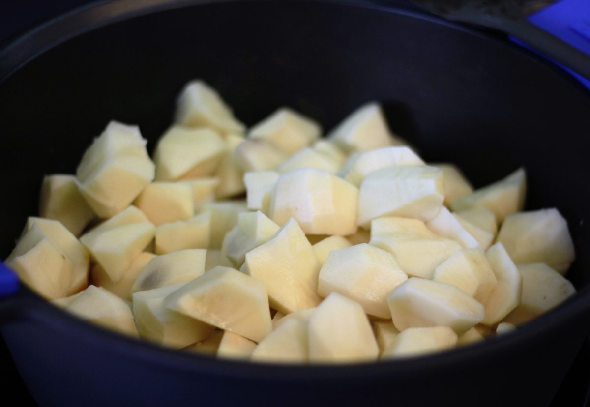 Patatas a la riojana. Receta tradicional de patatas con chorizo