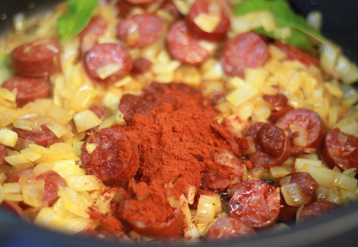 Patatas a la riojana. Receta tradicional de patatas con chorizo