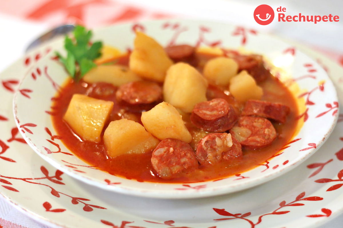 Patatas con chorizo