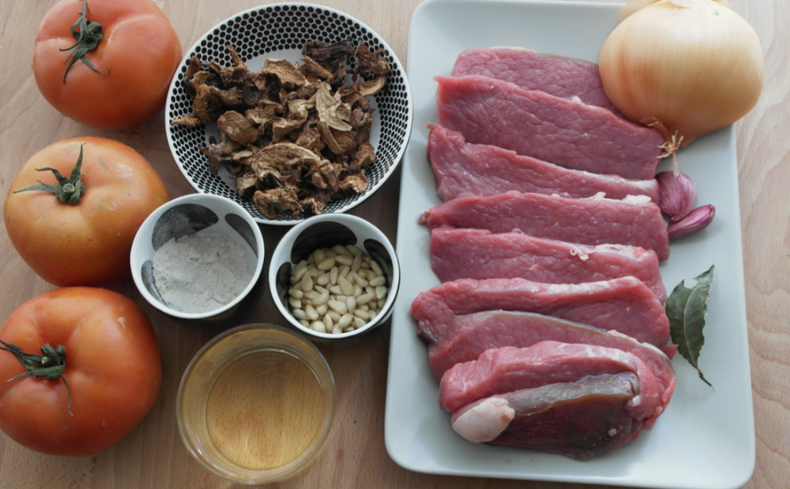 Fricandó de ternera. Receta catalana deliciosa para el otoño