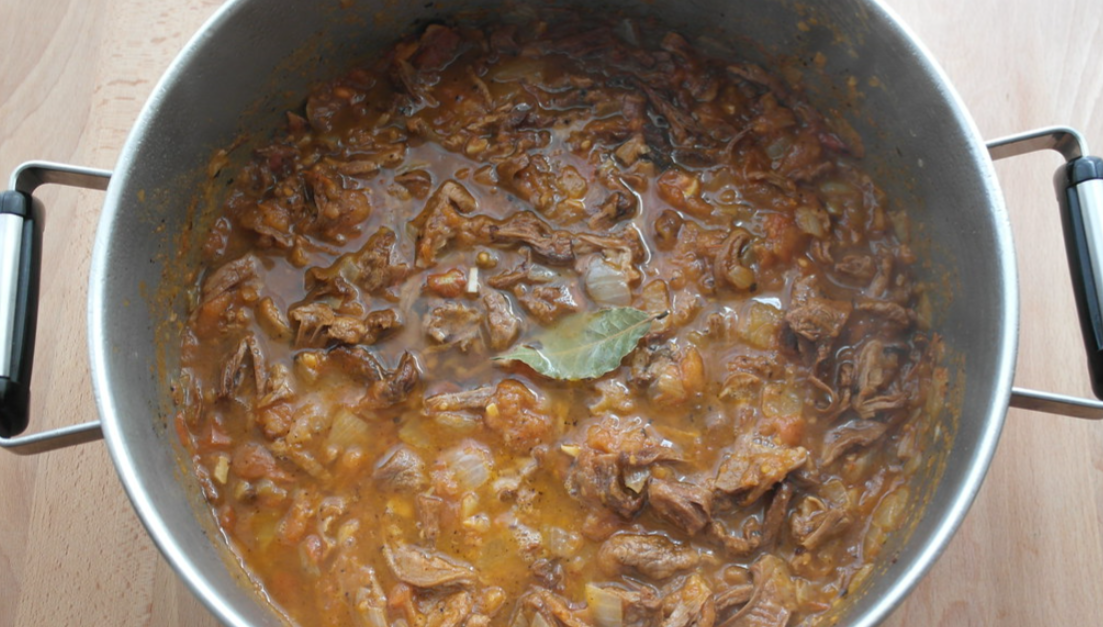 Fricandó de ternera. Receta catalana deliciosa para el otoño
