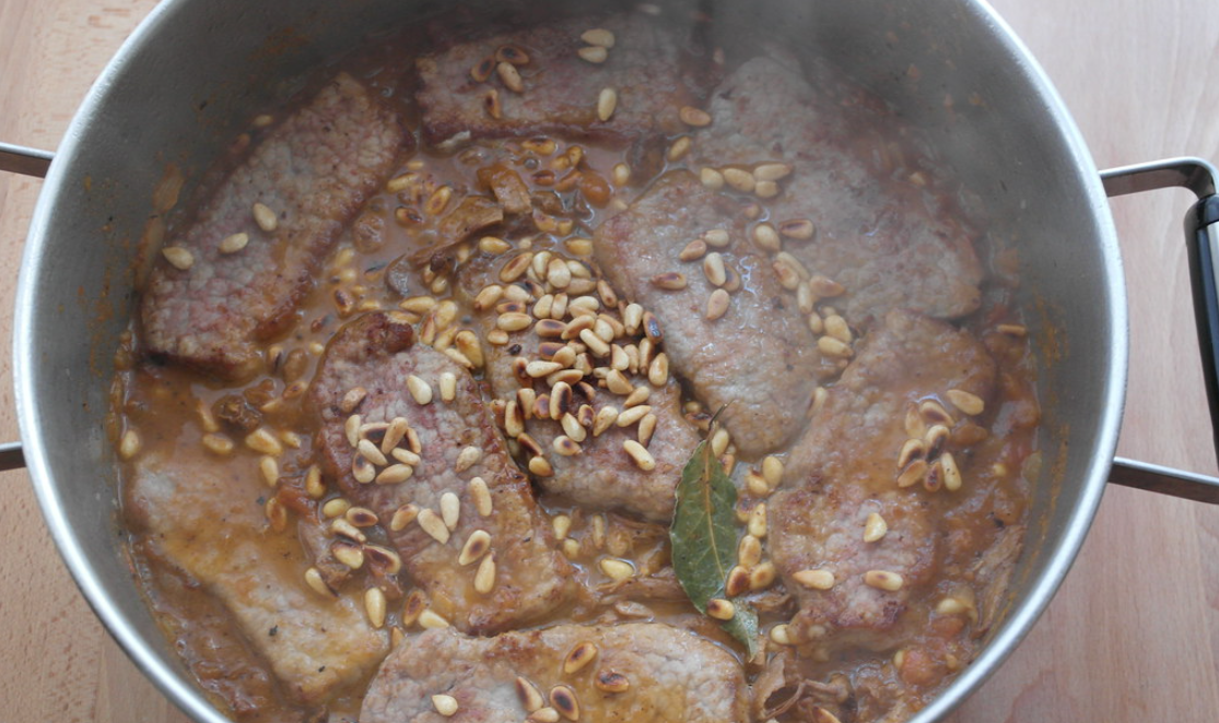 Fricandó de ternera. Receta catalana deliciosa para el otoño