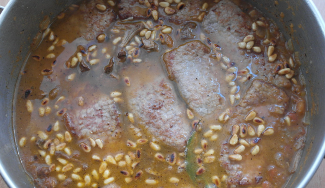 Fricandó de ternera. Receta catalana deliciosa para el otoño