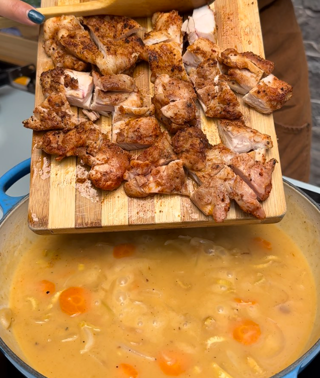 Fricasé de pollo al estilo francés