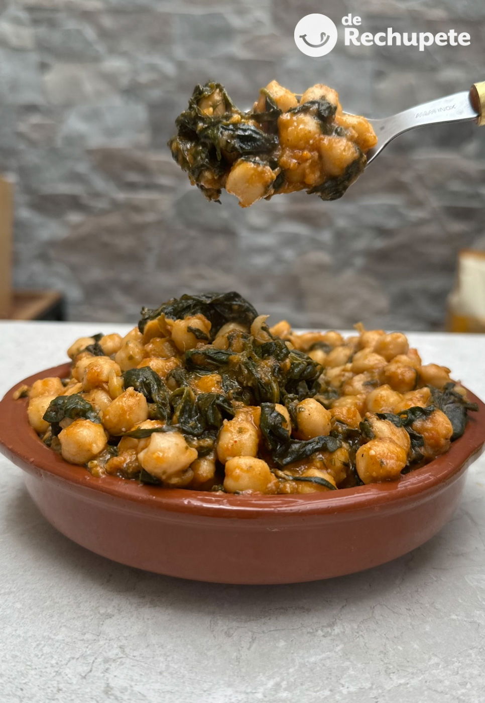 Garbanzos con espinacas. Receta andaluza para comer con tenedor