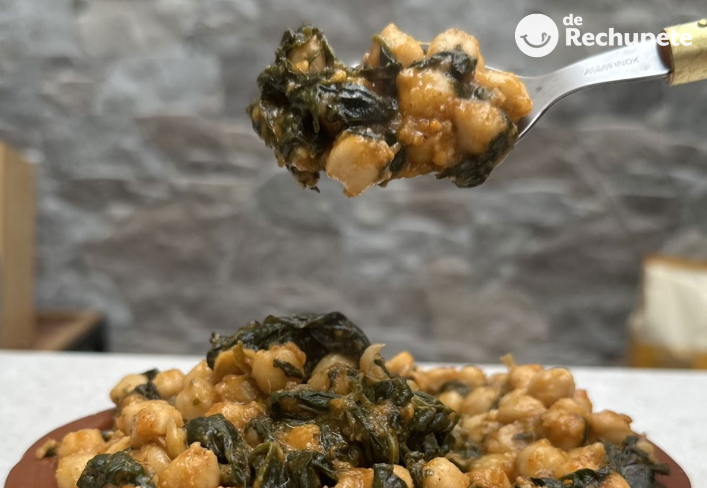 Garbanzos con espinacas. Receta andaluza para comer con tenedor De