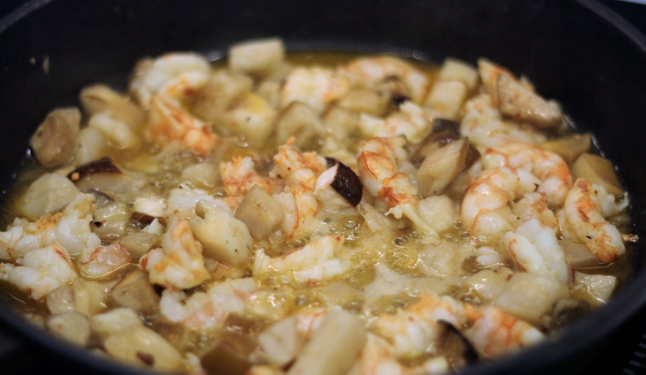 Garbanzos con langostinos y boletus edulis