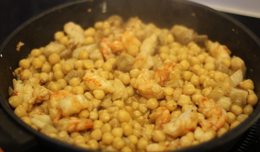 Garbanzos con langostinos y boletus edulis