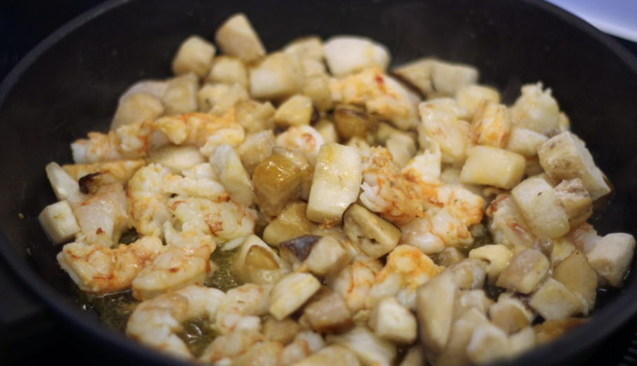 Garbanzos con langostinos y boletus edulis