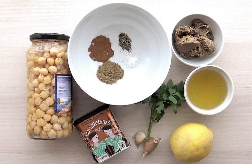 Hummus o crema de garbanzos. receta de forma tradicional o en thermomix
