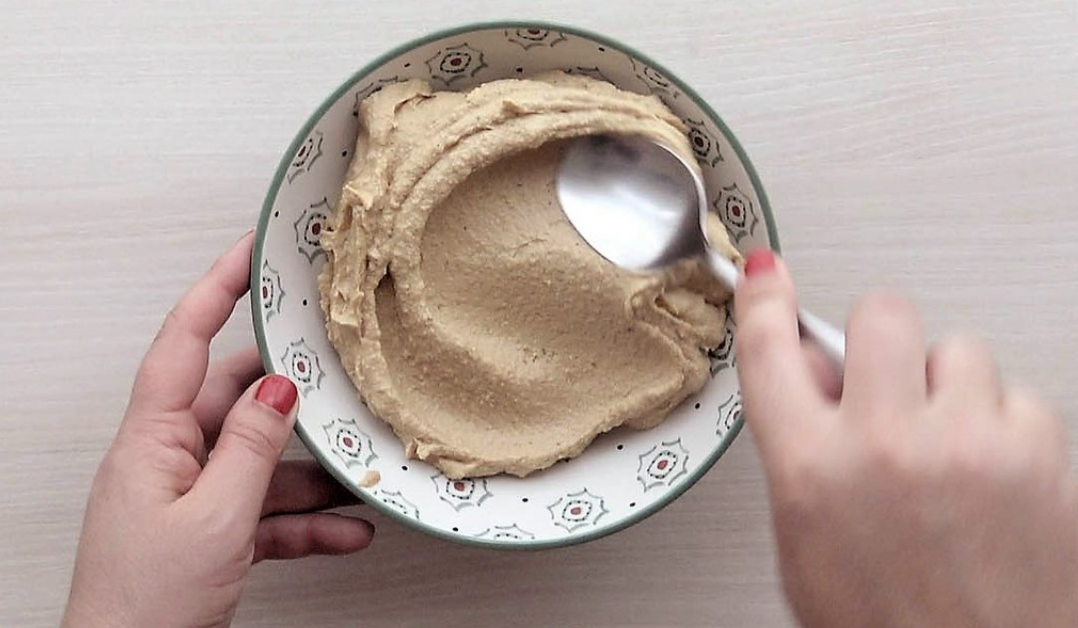 Hummus o crema de garbanzos. receta de forma tradicional o en thermomix