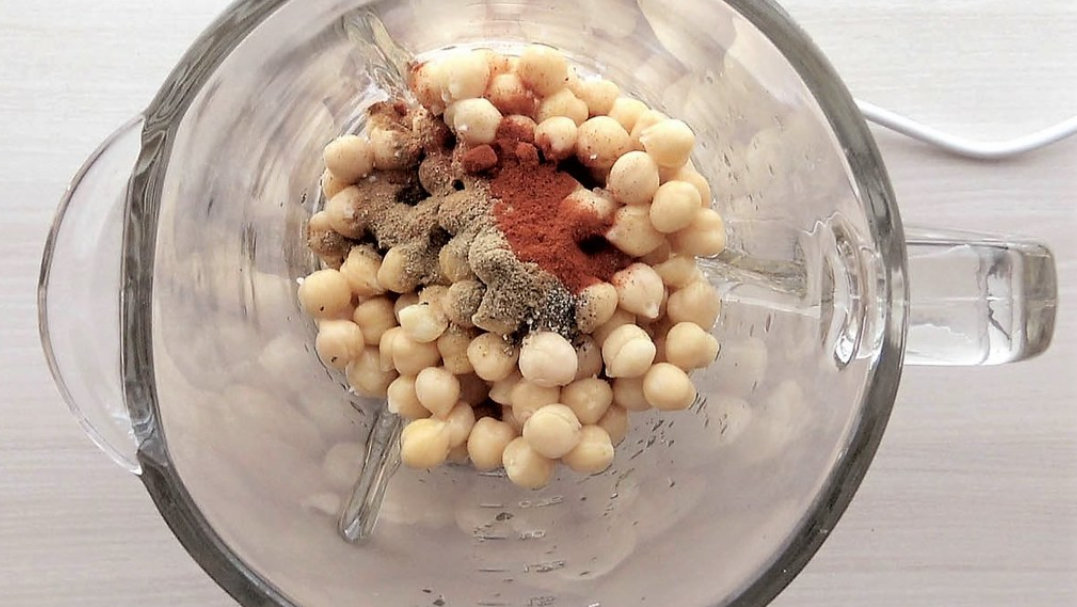 Hummus o crema de garbanzos. receta de forma tradicional o en thermomix