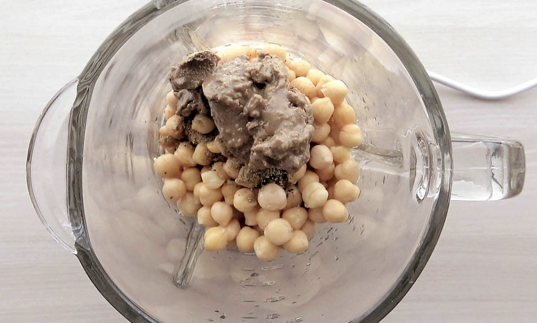 Hummus o crema de garbanzos. receta de forma tradicional o en thermomix