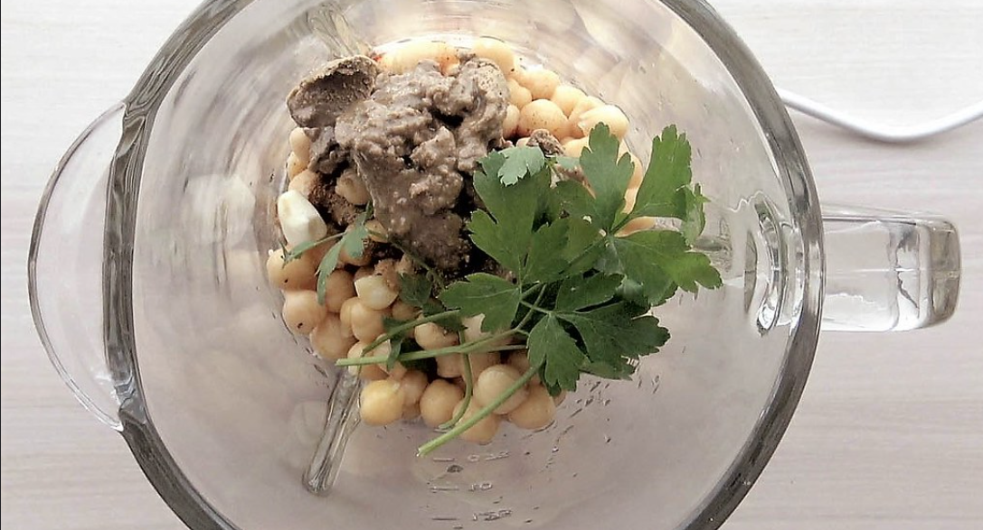 Hummus o crema de garbanzos. receta de forma tradicional o en thermomix
