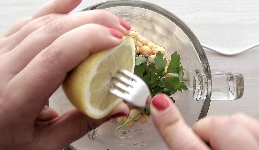 Hummus o crema de garbanzos. receta de forma tradicional o en thermomix