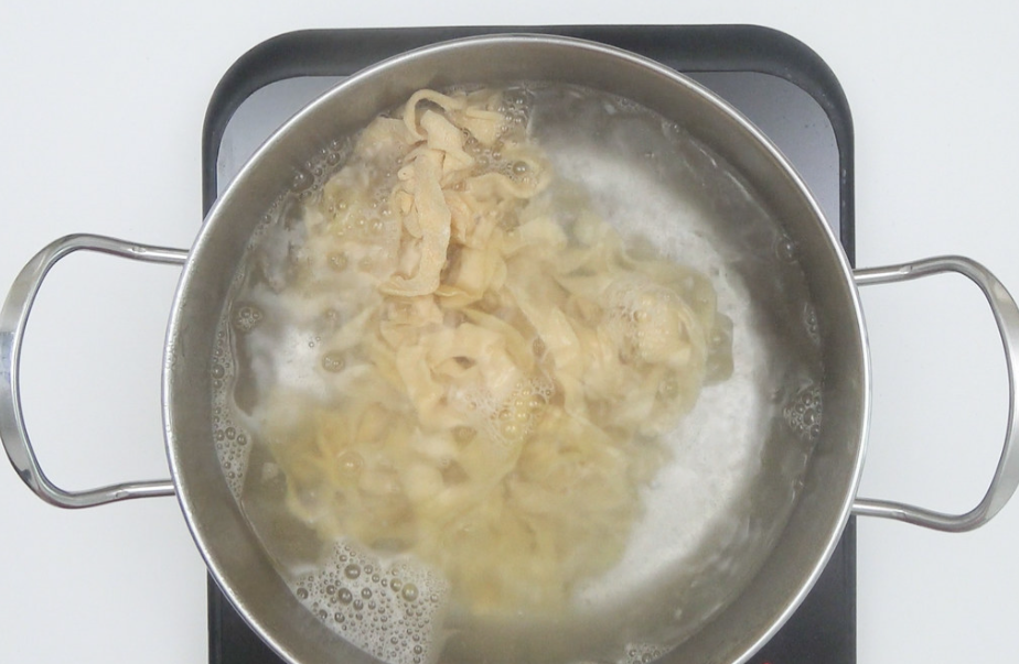 Pasta fresca con salsa de setas. Receta fácil para disfrutar del Otoño