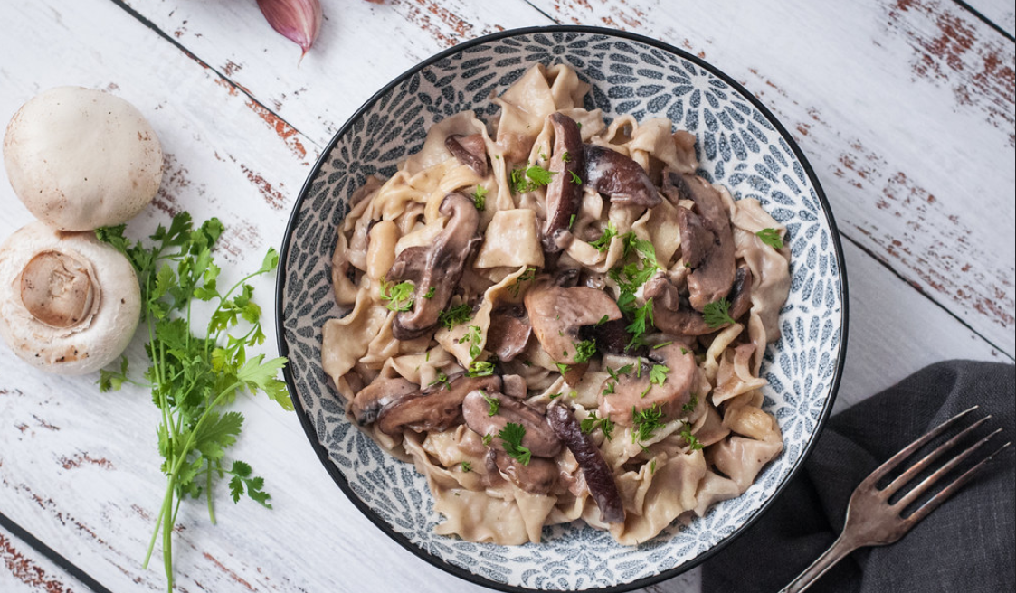 Pasta fresca con salsa de setas. Receta fácil para disfrutar del Otoño