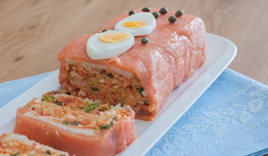 Pastel de salmón ahumado. Receta fácil para Navidad