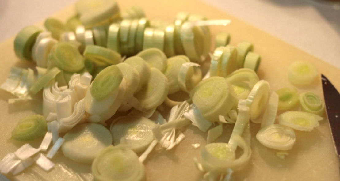 Potaje de garbanzos con grelos y chorizo