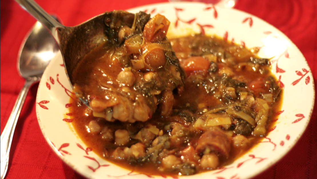 Potaje de garbanzos con grelos y chorizo