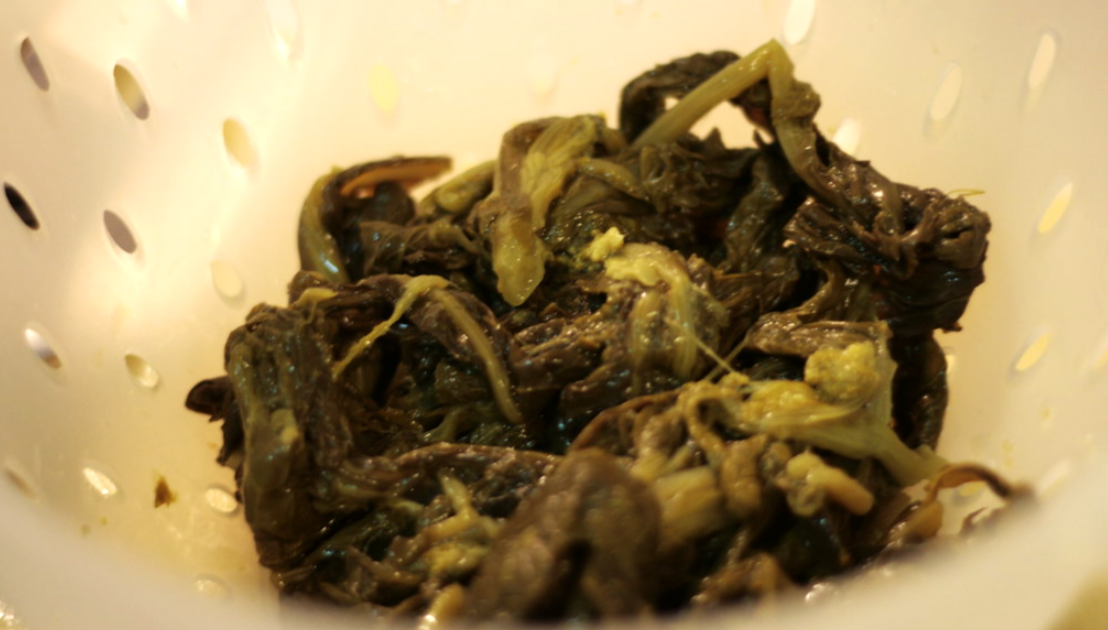 Potaje de garbanzos con grelos y chorizo