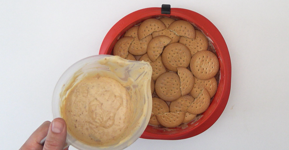 Tiramisú de turrón y galletas. Postre navideño fácil y delicioso
