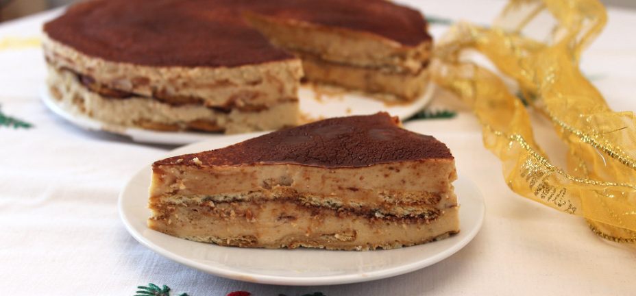 Tiramisú de turrón y galletas. Postre navideño fácil y delicioso