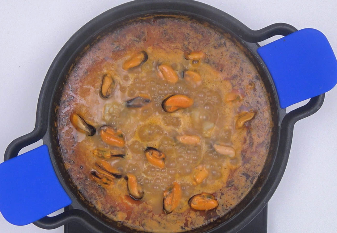 Arroz caldoso de rape y mejillones perfecto para Navidad
