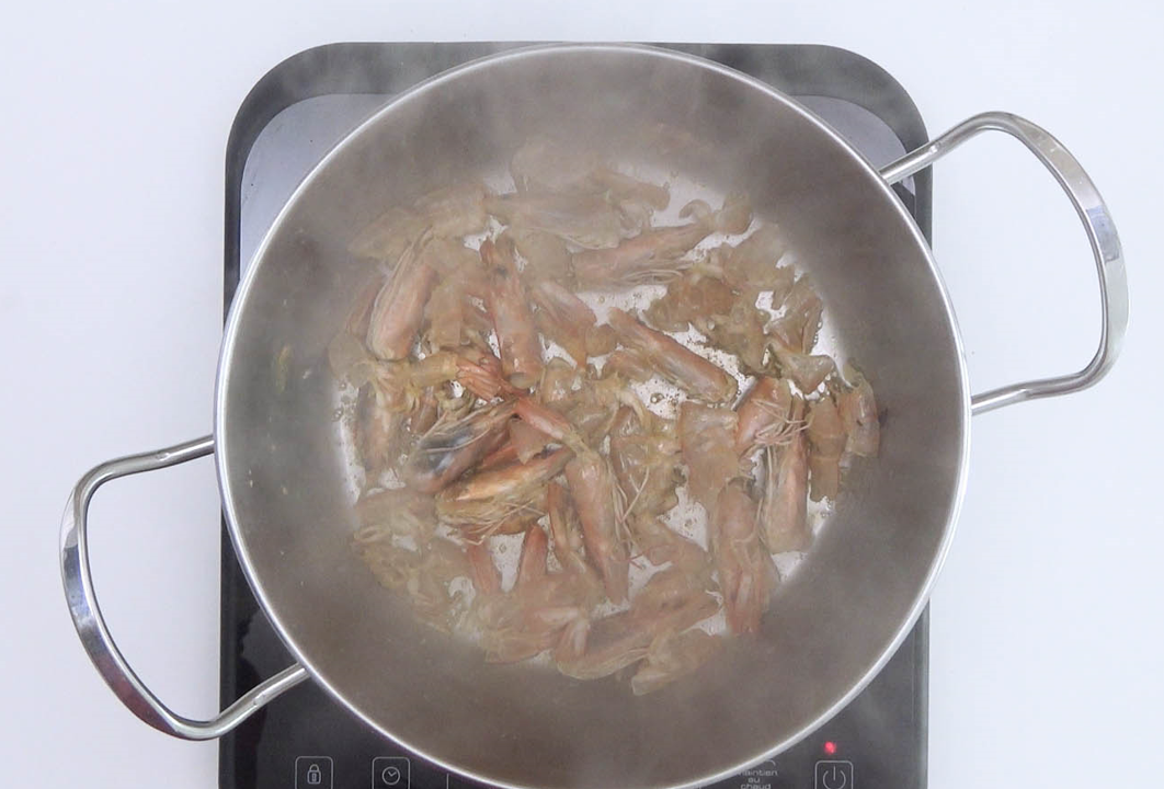 Arroz a la marinera con rape, gambas y almejas