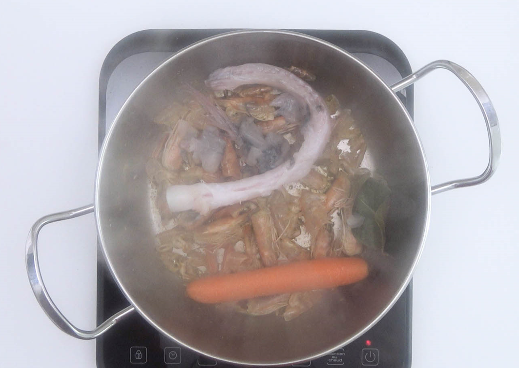 Arroz a la marinera con rape, gambas y almejas