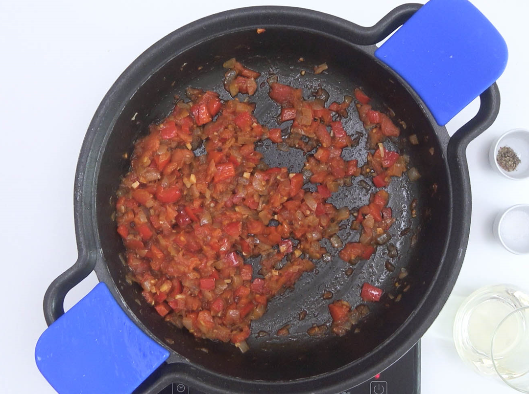 Arroz a la marinera con rape, gambas y almejas
